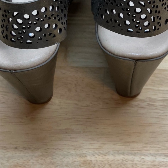 Johnston & Murphy Metallic Half-Medallion Wedge Sandals | Size 11 - Picture 3 of 13